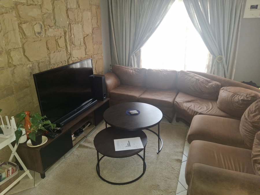 2 Bedroom Property for Sale in Clayville Gauteng