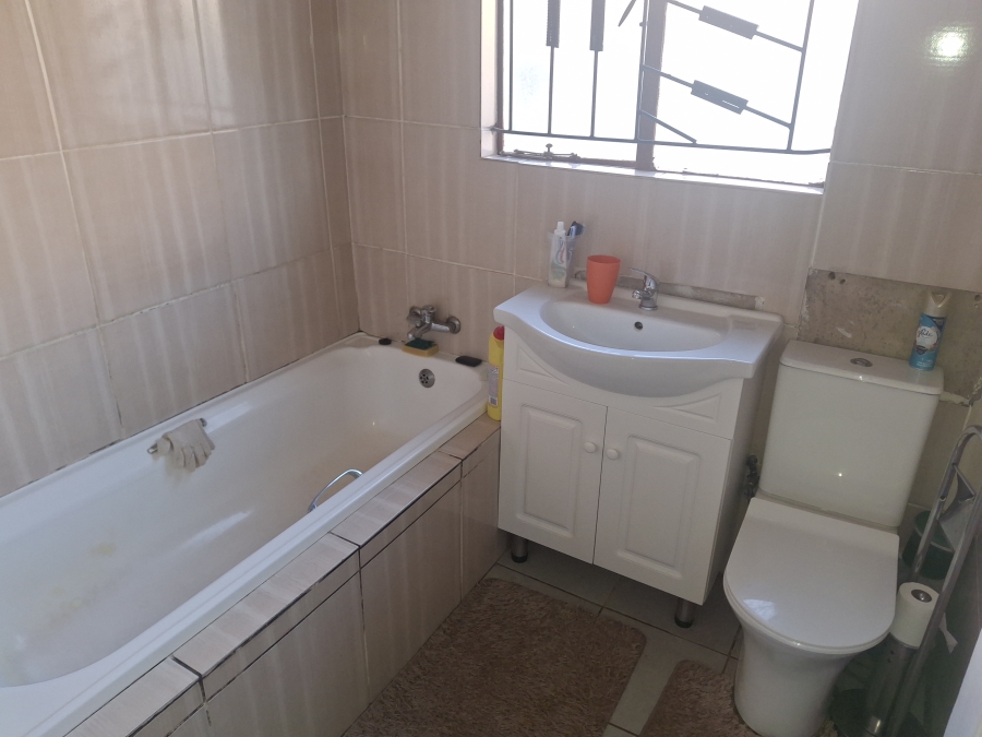 2 Bedroom Property for Sale in Clayville Gauteng