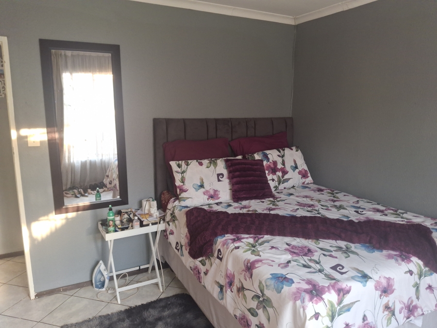 2 Bedroom Property for Sale in Clayville Gauteng