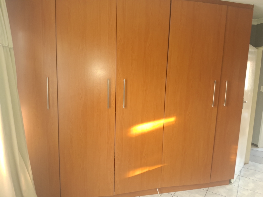 2 Bedroom Property for Sale in Clayville Gauteng