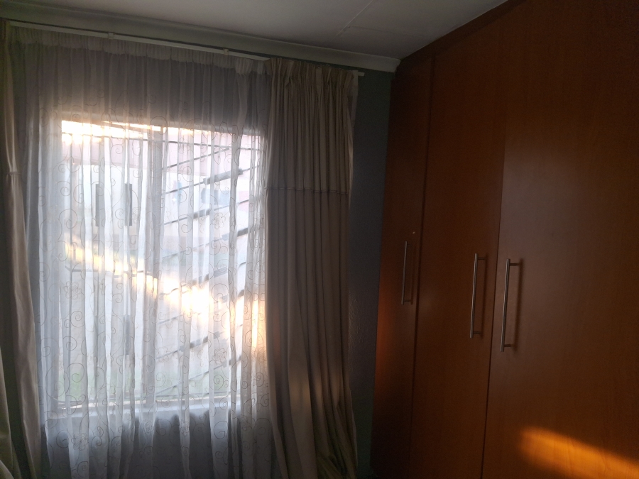 2 Bedroom Property for Sale in Clayville Gauteng