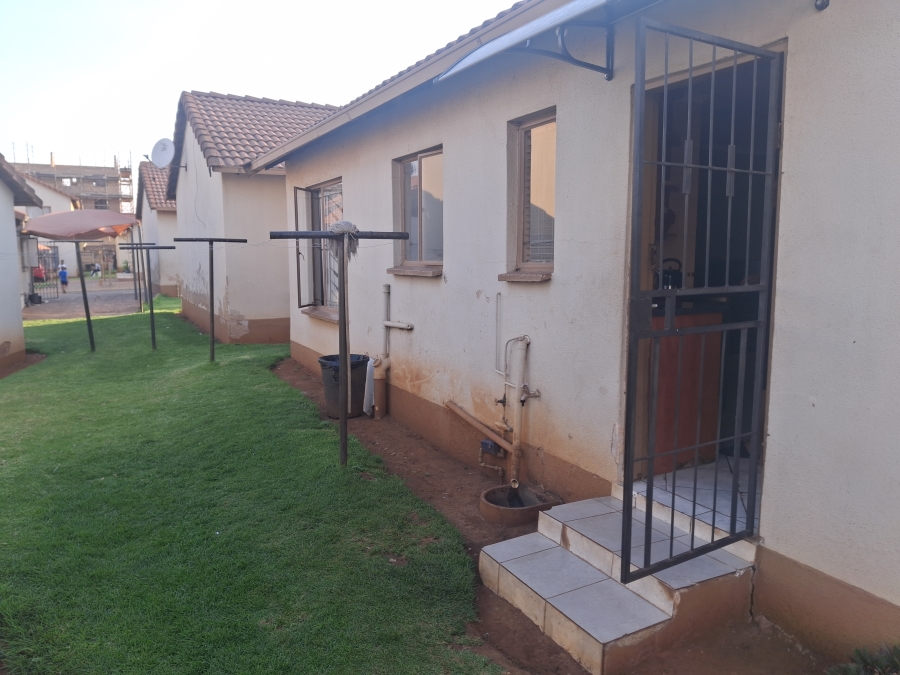 2 Bedroom Property for Sale in Clayville Gauteng