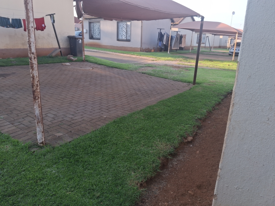 2 Bedroom Property for Sale in Clayville Gauteng