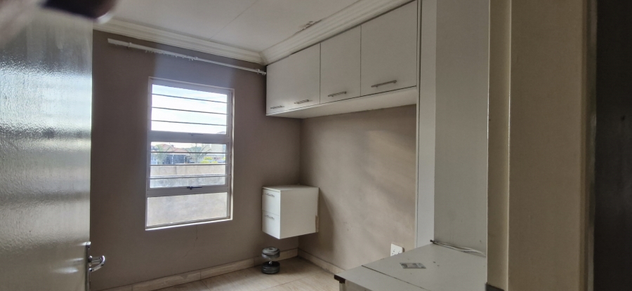 To Let 3 Bedroom Property for Rent in Glenway Estate Gauteng