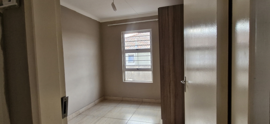 To Let 3 Bedroom Property for Rent in Glenway Estate Gauteng
