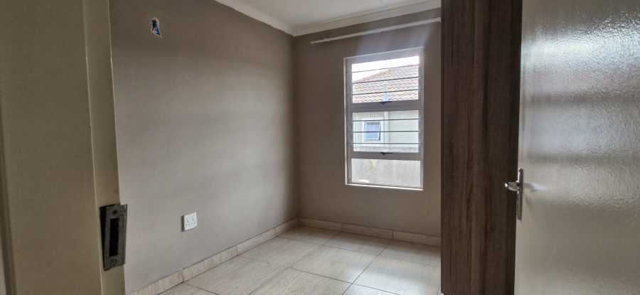 To Let 3 Bedroom Property for Rent in Glenway Estate Gauteng