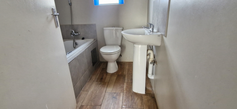 To Let 3 Bedroom Property for Rent in Glenway Estate Gauteng
