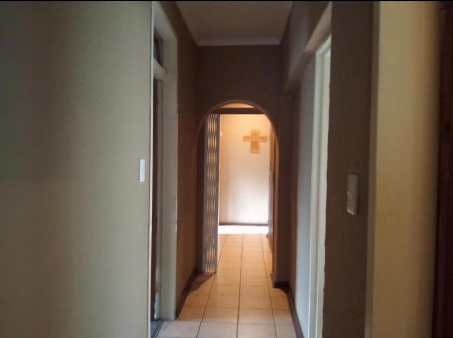 5 Bedroom Property for Sale in Birchleigh Gauteng