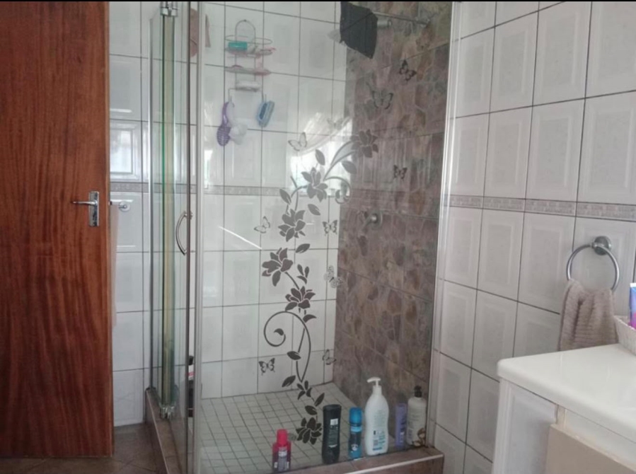 5 Bedroom Property for Sale in Birchleigh Gauteng