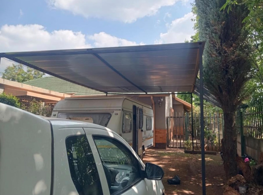 5 Bedroom Property for Sale in Birchleigh Gauteng