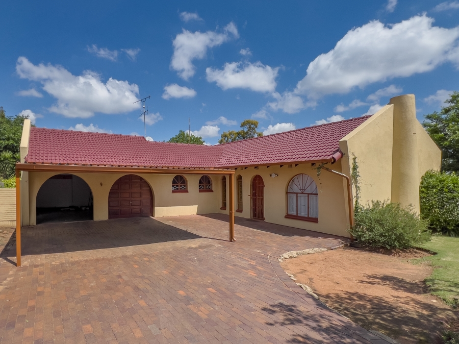 3 Bedroom Property for Sale in Glen Marais Gauteng