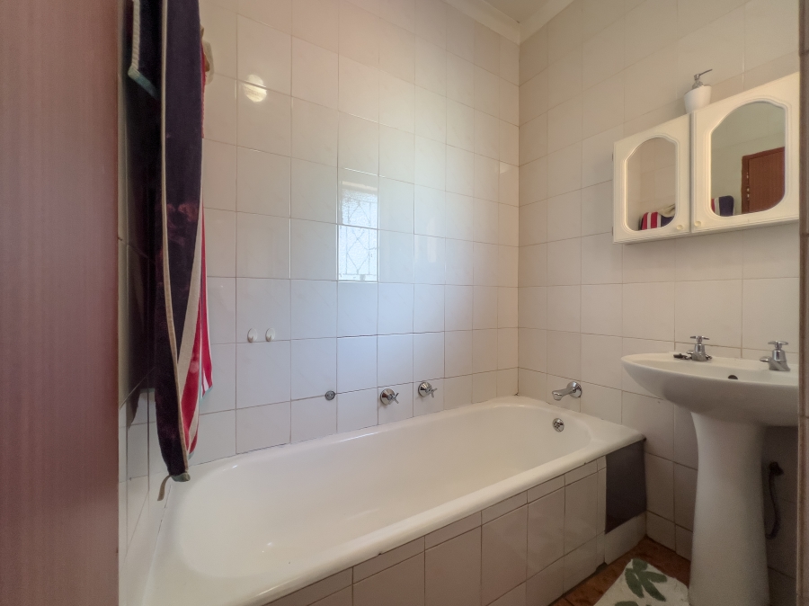3 Bedroom Property for Sale in Glen Marais Gauteng