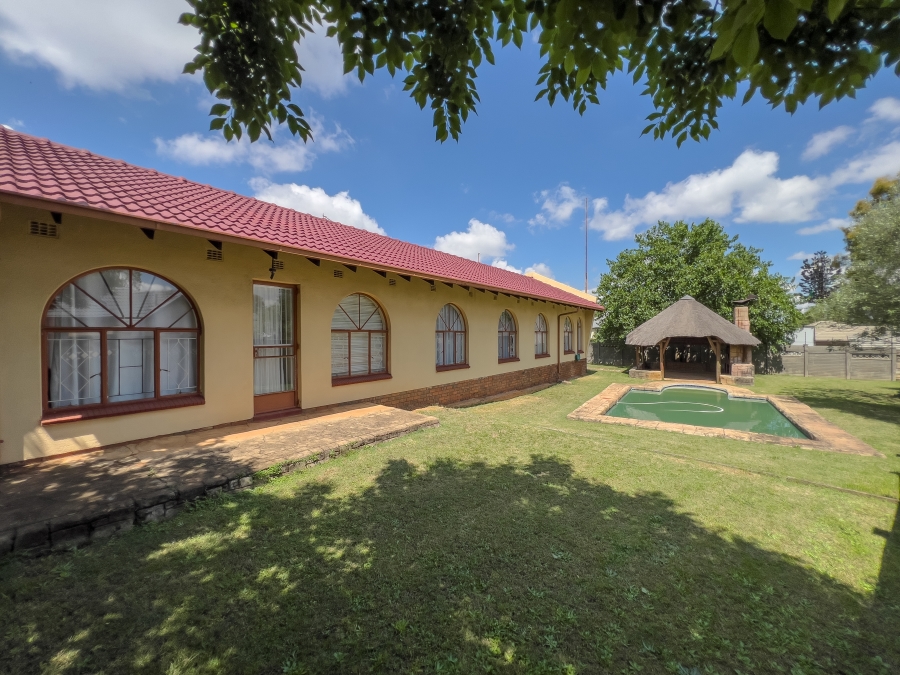 3 Bedroom Property for Sale in Glen Marais Gauteng