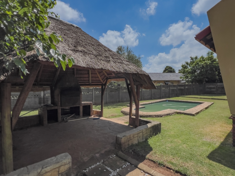 3 Bedroom Property for Sale in Glen Marais Gauteng
