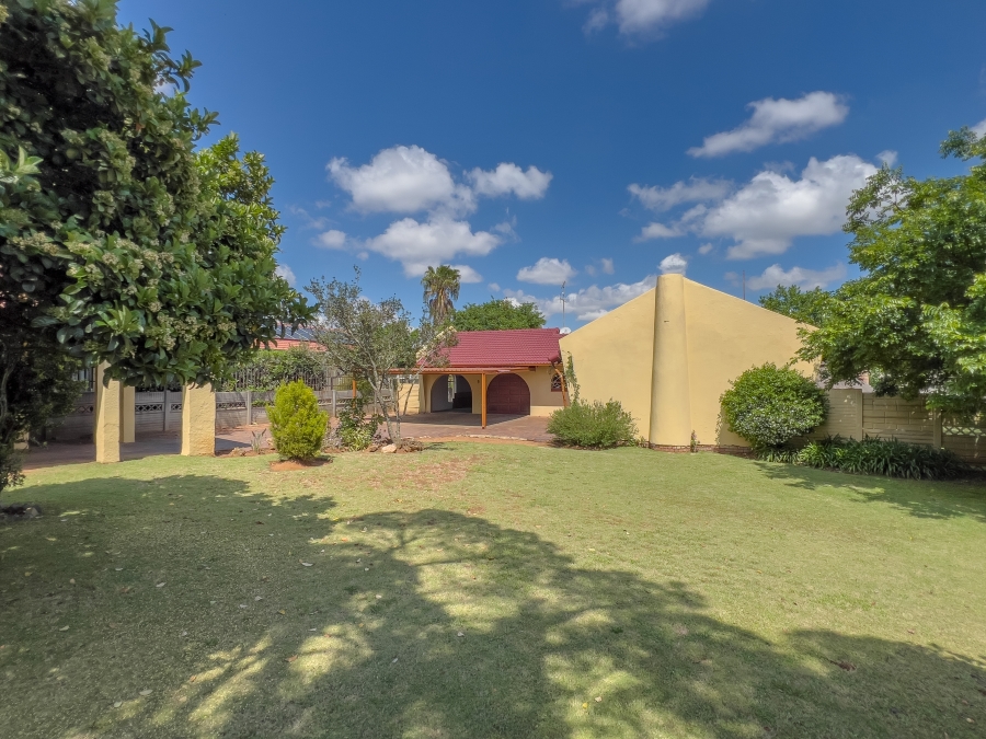 3 Bedroom Property for Sale in Glen Marais Gauteng