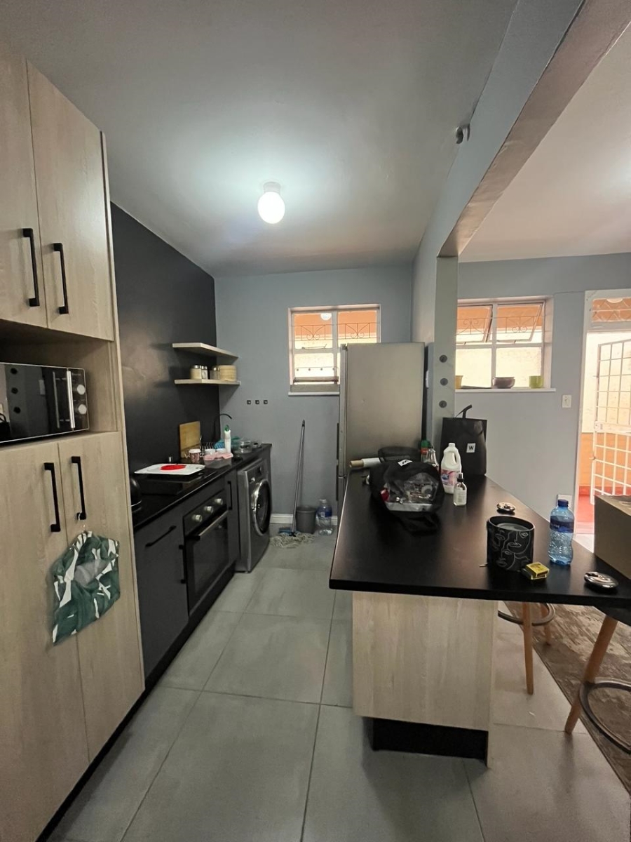 2 Bedroom Property for Sale in Linden Gauteng