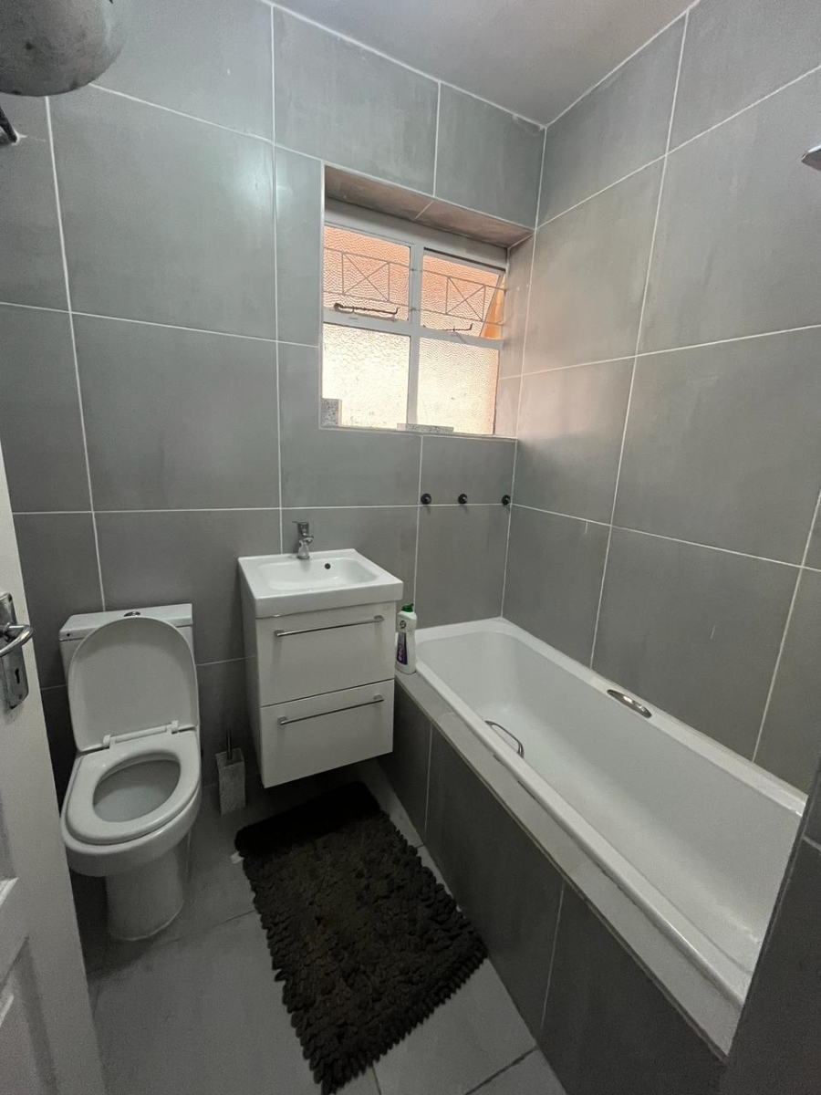 2 Bedroom Property for Sale in Linden Gauteng