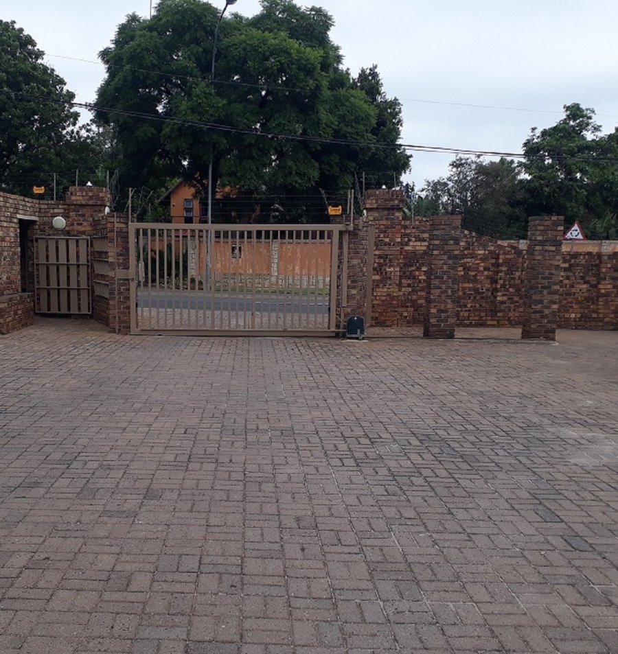 To Let 3 Bedroom Property for Rent in Fairland Gauteng