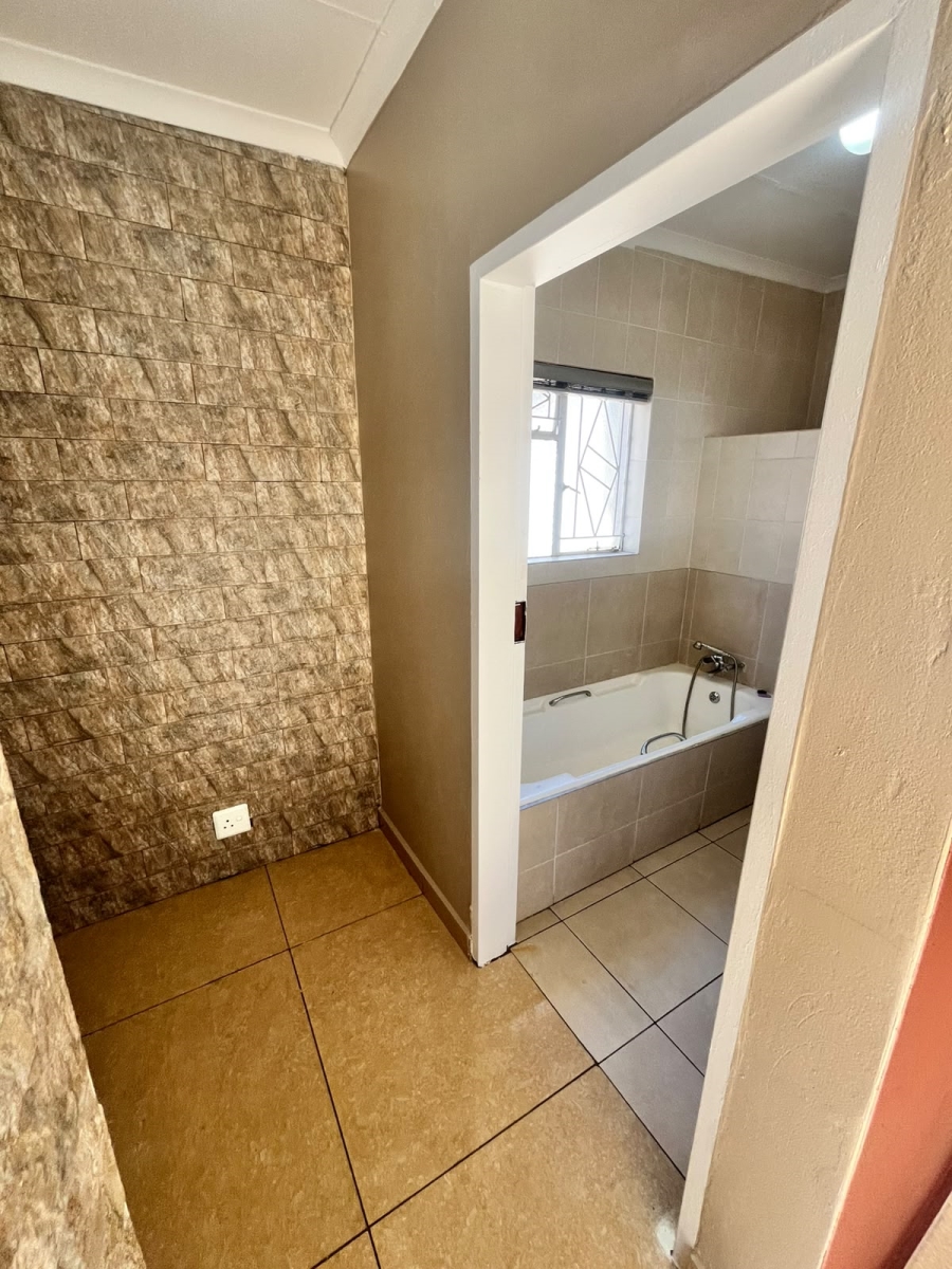 To Let 7 Bedroom Property for Rent in Muckleneuk Gauteng