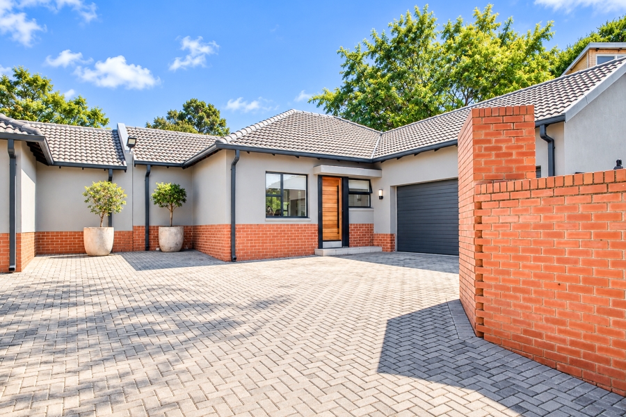 3 Bedroom Property for Sale in Linden Gauteng