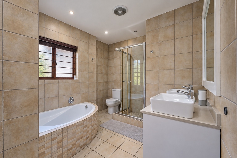 5 Bedroom Property for Sale in Fourways Gauteng