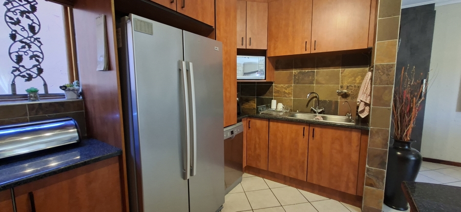 2 Bedroom Property for Sale in Noordheuwel Gauteng