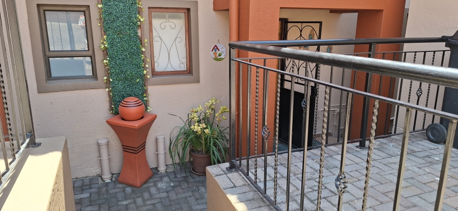 2 Bedroom Property for Sale in Noordheuwel Gauteng