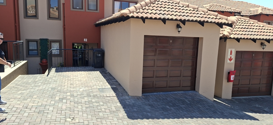 2 Bedroom Property for Sale in Noordheuwel Gauteng
