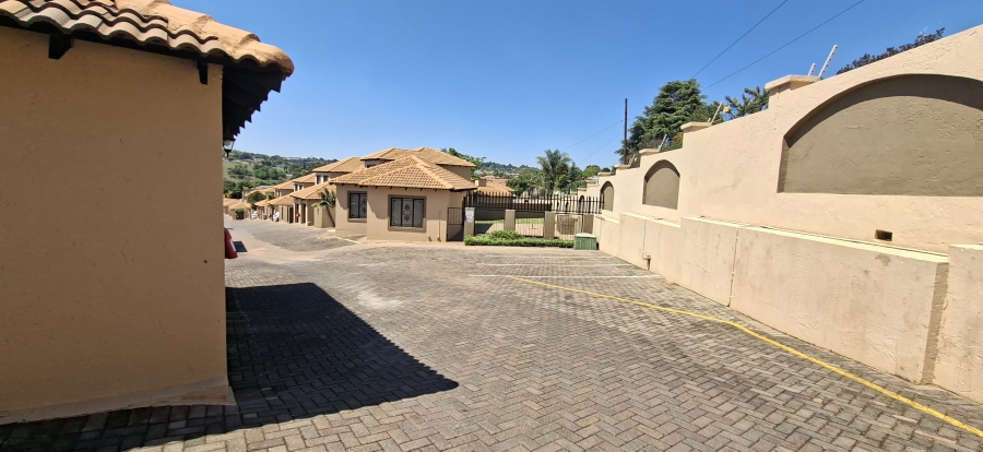 2 Bedroom Property for Sale in Noordheuwel Gauteng