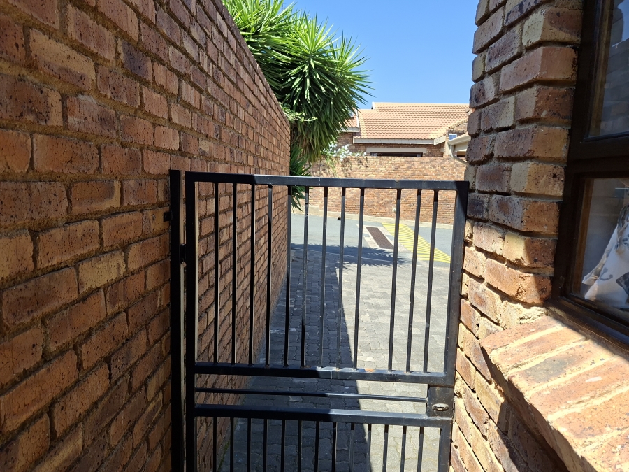 3 Bedroom Property for Sale in Honeydew Gauteng