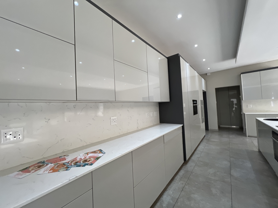 To Let 4 Bedroom Property for Rent in Waterkloof Glen Gauteng
