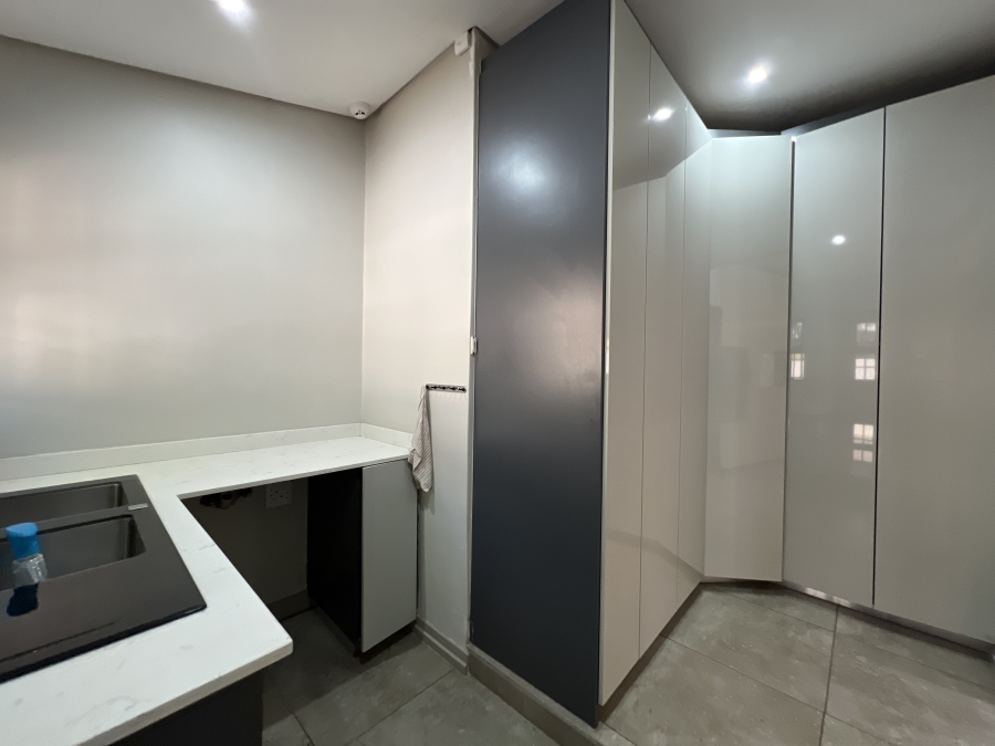 To Let 4 Bedroom Property for Rent in Waterkloof Glen Gauteng