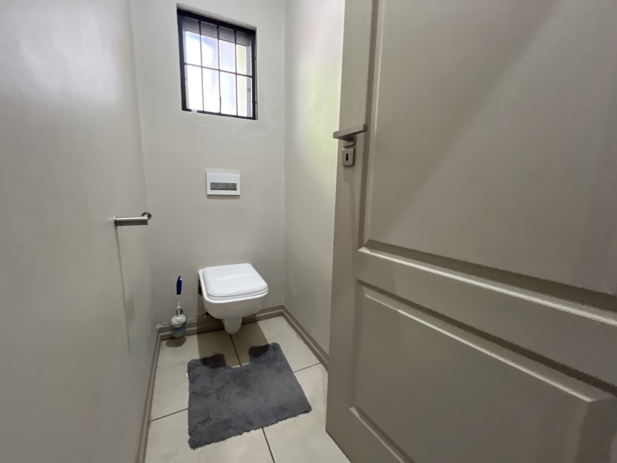 To Let 4 Bedroom Property for Rent in Waterkloof Glen Gauteng