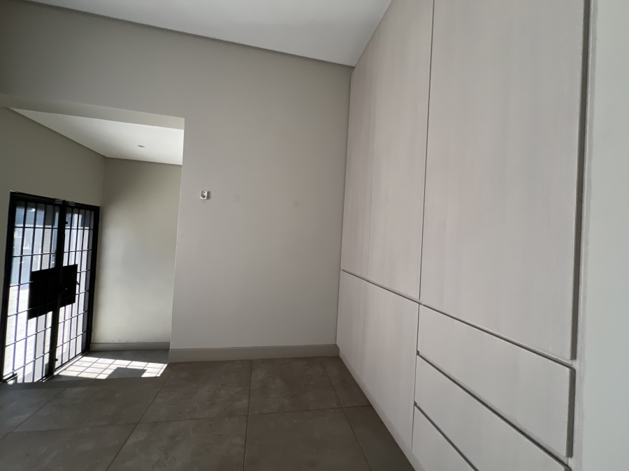 To Let 4 Bedroom Property for Rent in Waterkloof Glen Gauteng