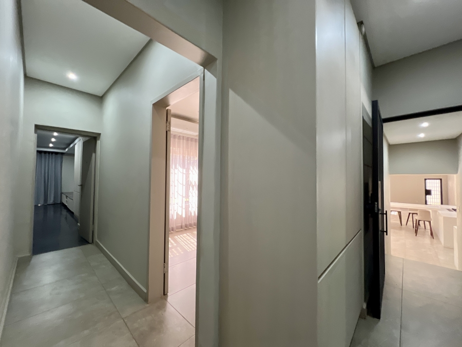 To Let 4 Bedroom Property for Rent in Waterkloof Glen Gauteng