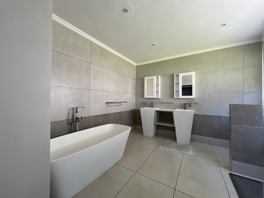 To Let 4 Bedroom Property for Rent in Waterkloof Glen Gauteng