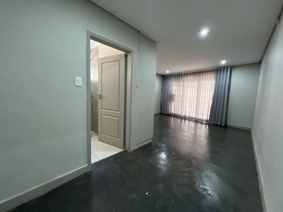 To Let 4 Bedroom Property for Rent in Waterkloof Glen Gauteng
