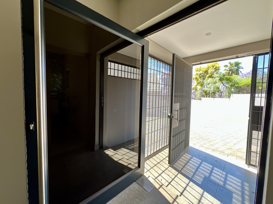 To Let 4 Bedroom Property for Rent in Waterkloof Glen Gauteng