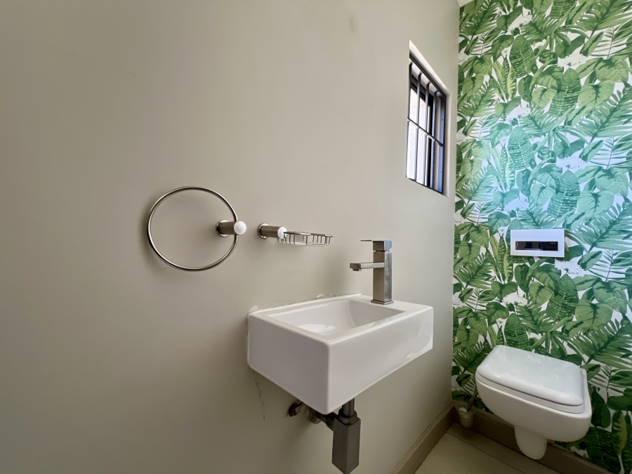 To Let 4 Bedroom Property for Rent in Waterkloof Glen Gauteng