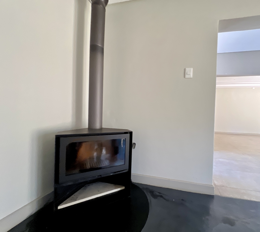 To Let 4 Bedroom Property for Rent in Waterkloof Glen Gauteng