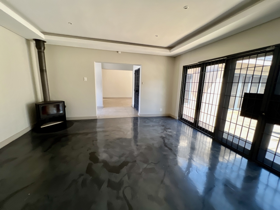 To Let 4 Bedroom Property for Rent in Waterkloof Glen Gauteng