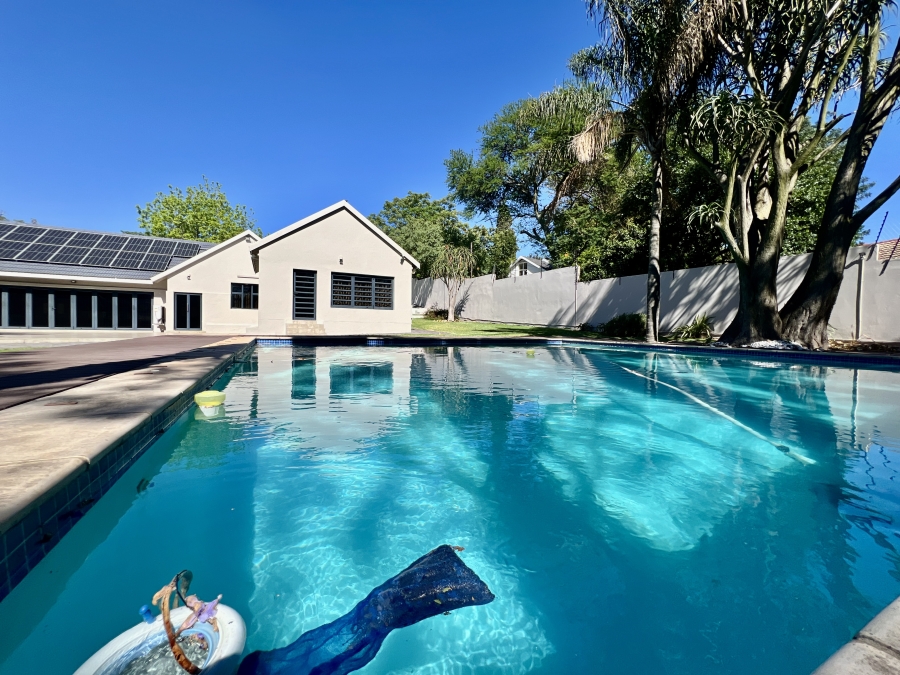 To Let 4 Bedroom Property for Rent in Waterkloof Glen Gauteng