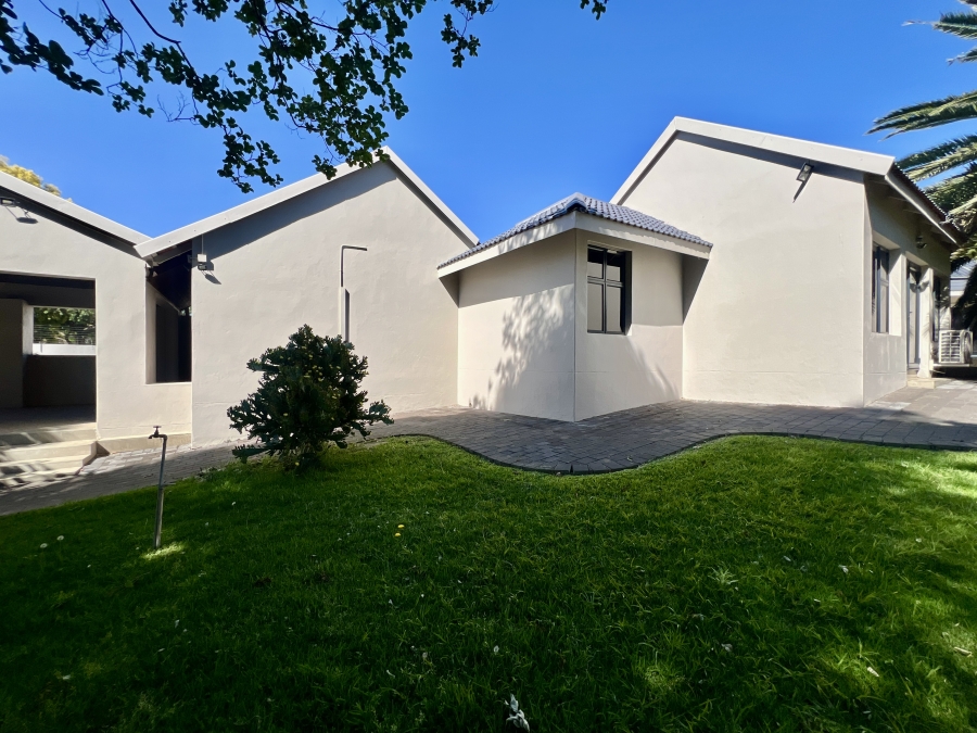 To Let 4 Bedroom Property for Rent in Waterkloof Glen Gauteng