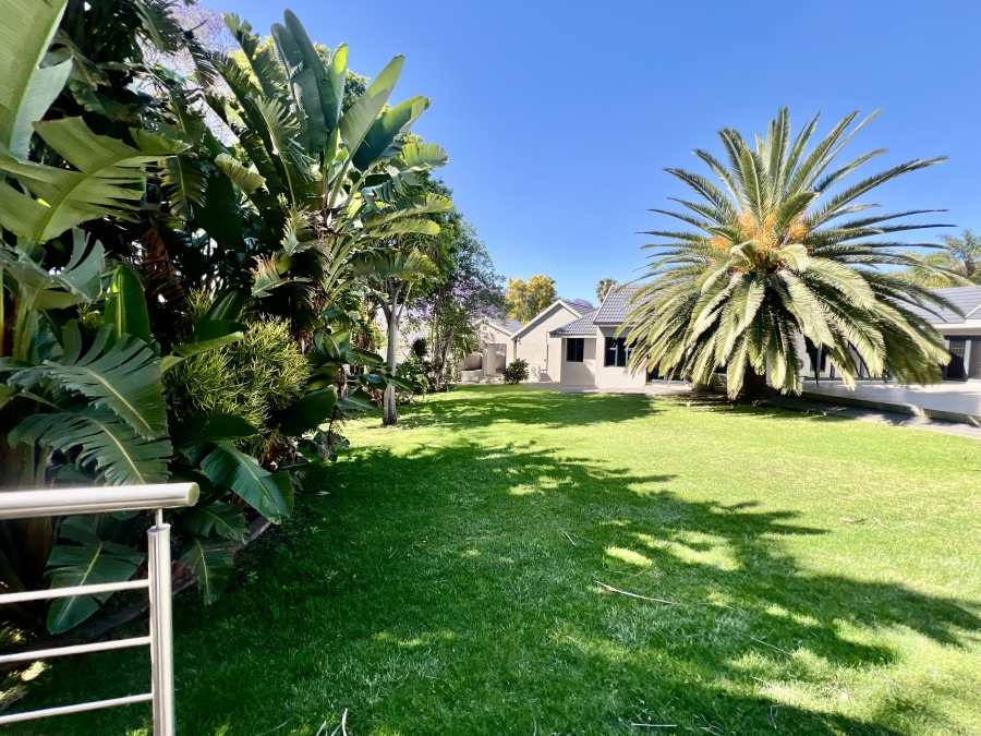 To Let 4 Bedroom Property for Rent in Waterkloof Glen Gauteng