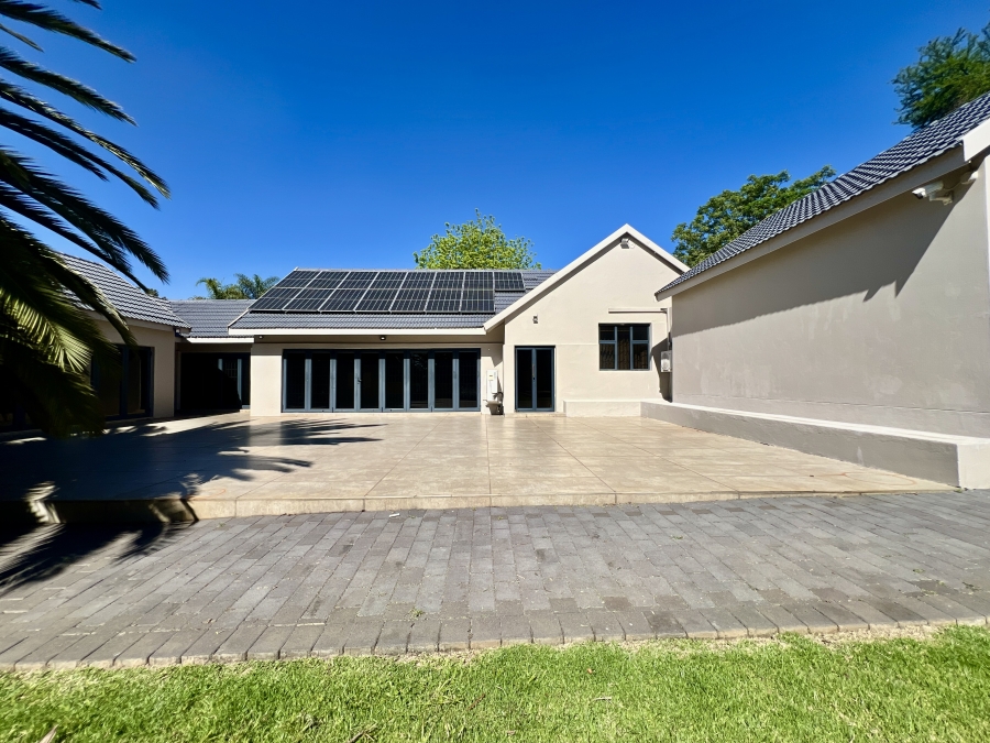 To Let 4 Bedroom Property for Rent in Waterkloof Glen Gauteng