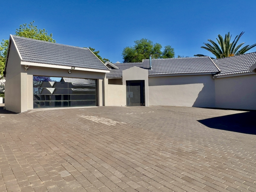 To Let 4 Bedroom Property for Rent in Waterkloof Glen Gauteng