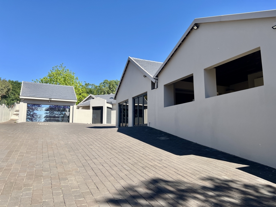 To Let 4 Bedroom Property for Rent in Waterkloof Glen Gauteng