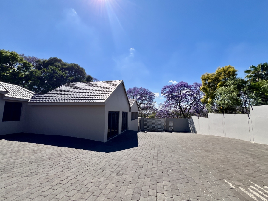 To Let 4 Bedroom Property for Rent in Waterkloof Glen Gauteng