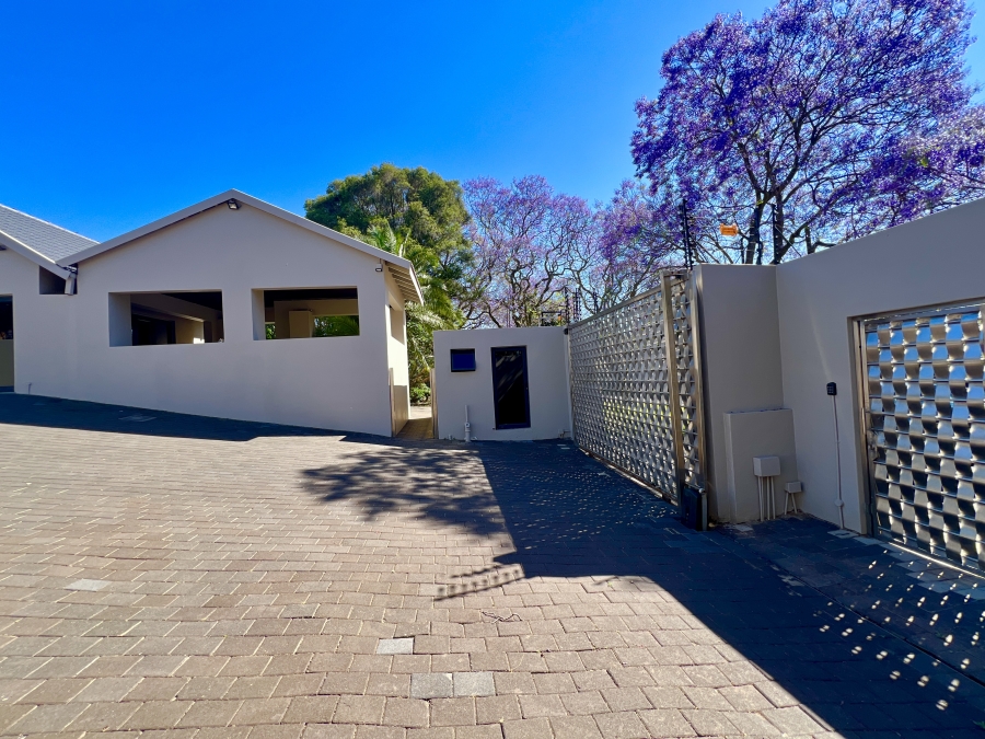 To Let 4 Bedroom Property for Rent in Waterkloof Glen Gauteng