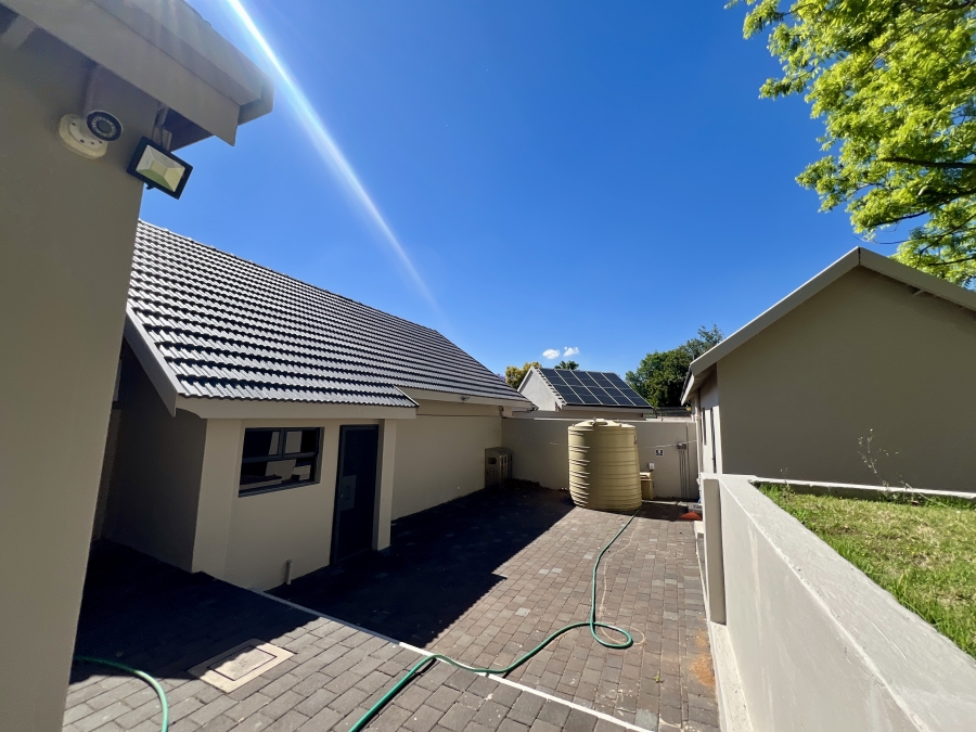 To Let 4 Bedroom Property for Rent in Waterkloof Glen Gauteng